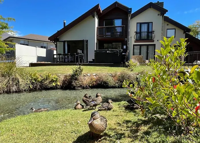 Ferienhaus Tranquil Stream Side Retreat