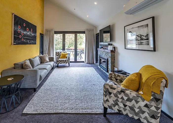 Tranquil Stream Side Retreat Ferienhaus Wanaka