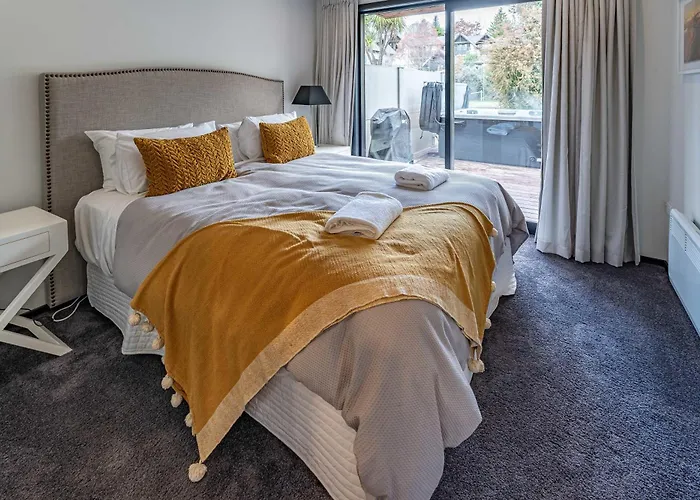 Tranquil Stream Side Retreat * Wanaka