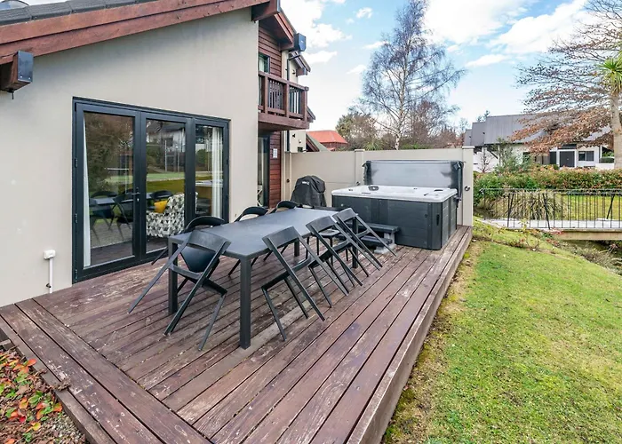 Ferienhaus Tranquil Stream Side Retreat Wanaka